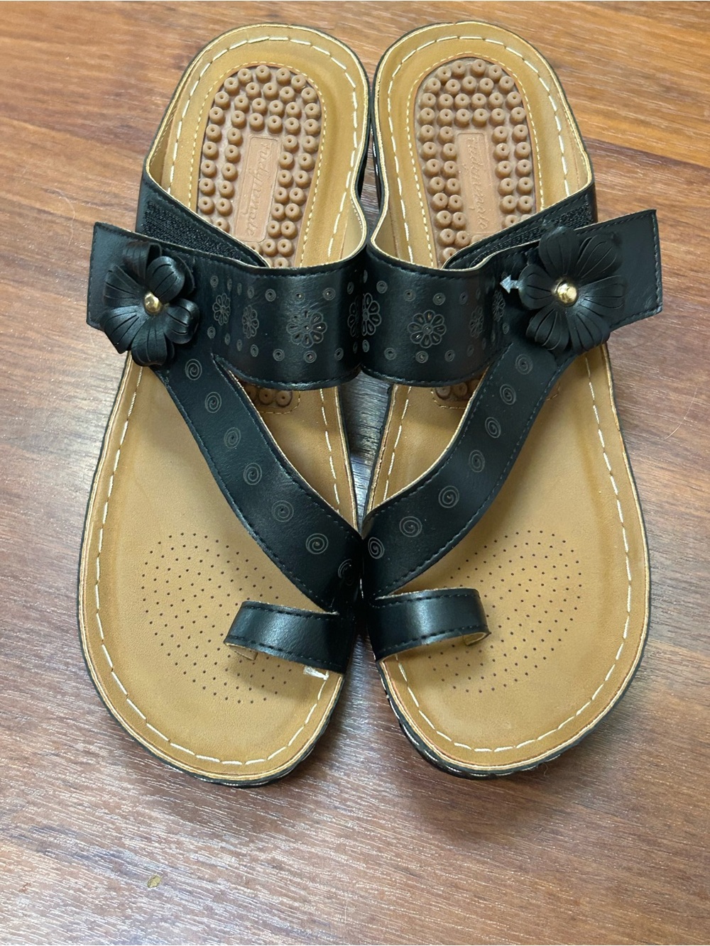 Black Floral Toe-Loop Women's Sandals